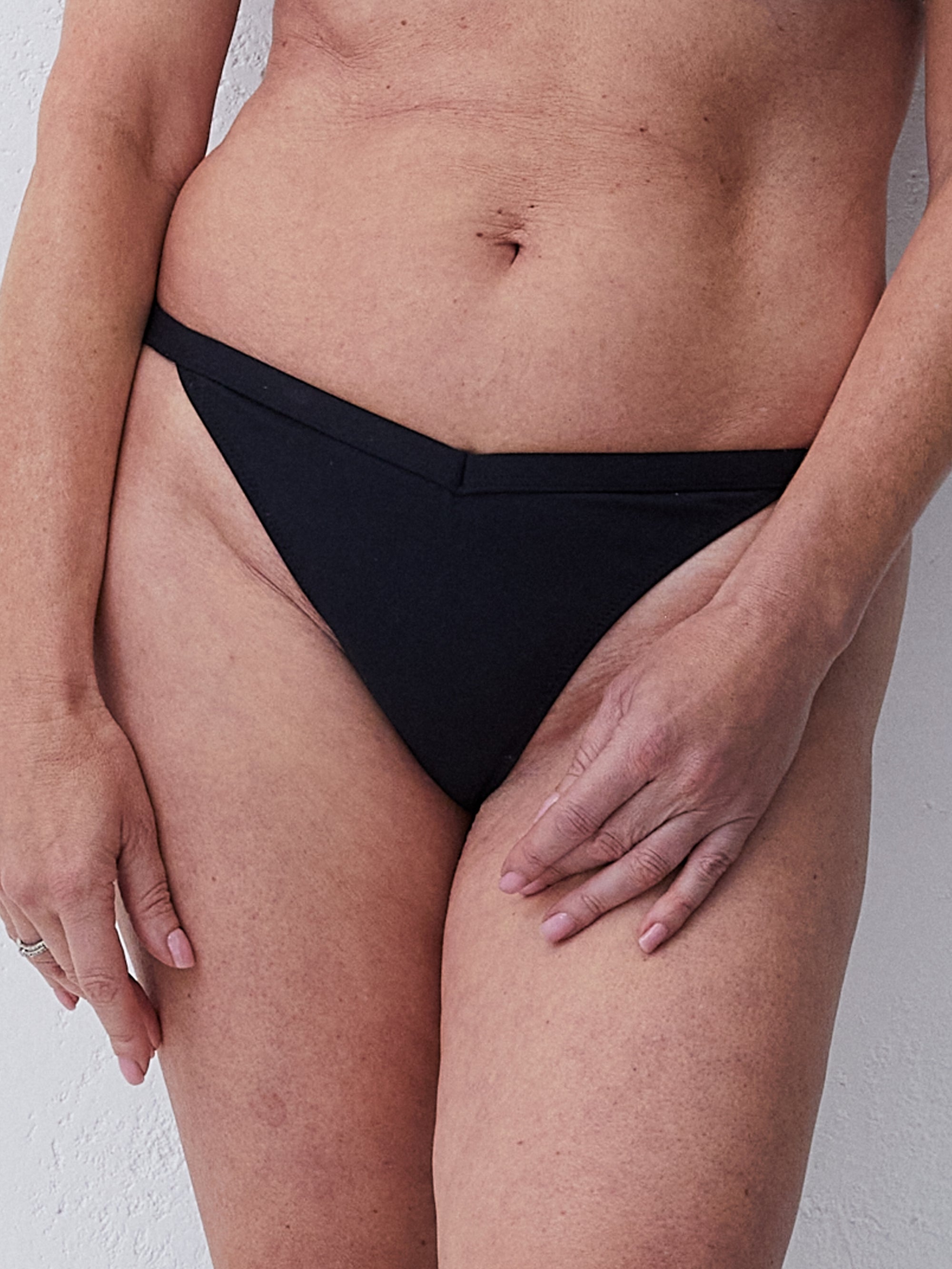 Libertad String Black